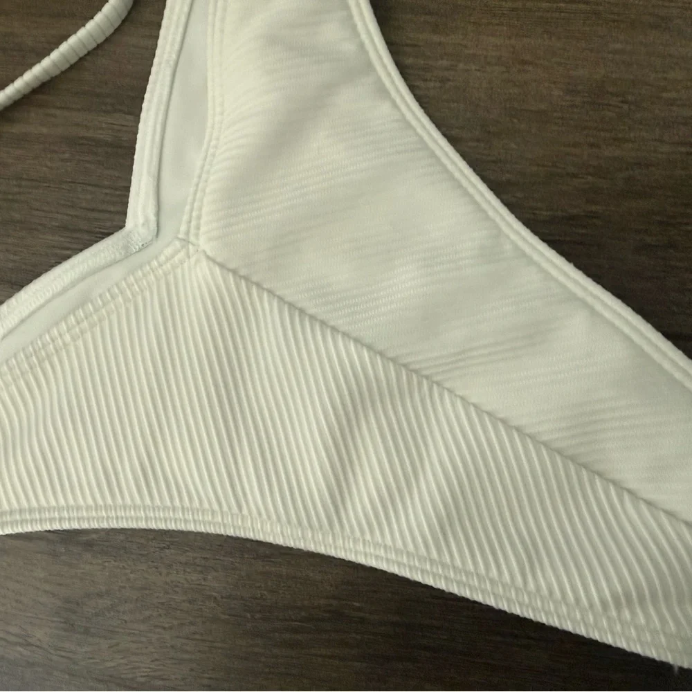 White Ribbed V-Cut Bikini Set - Picture 7 of 9
